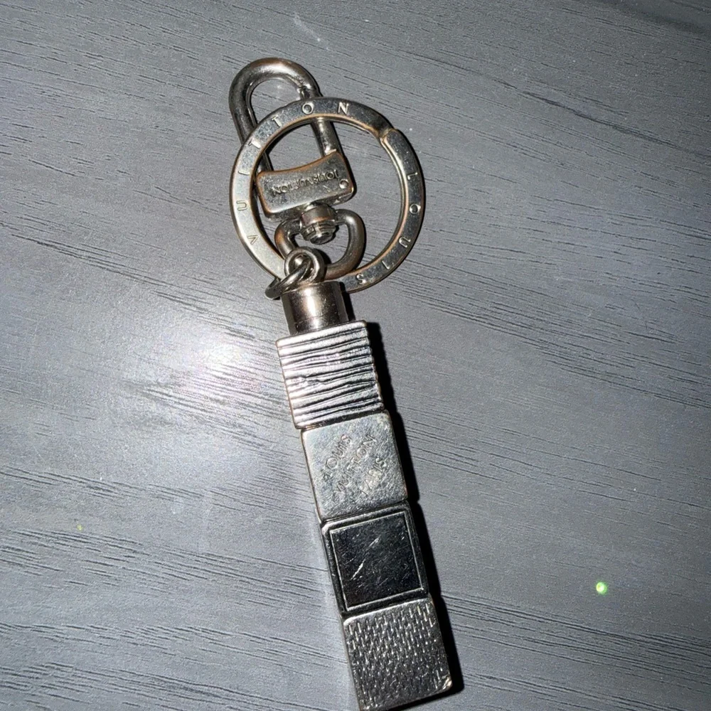 Louis Vuitton Damier Silver Key charm / Bag Charm - Picture 4 of 5